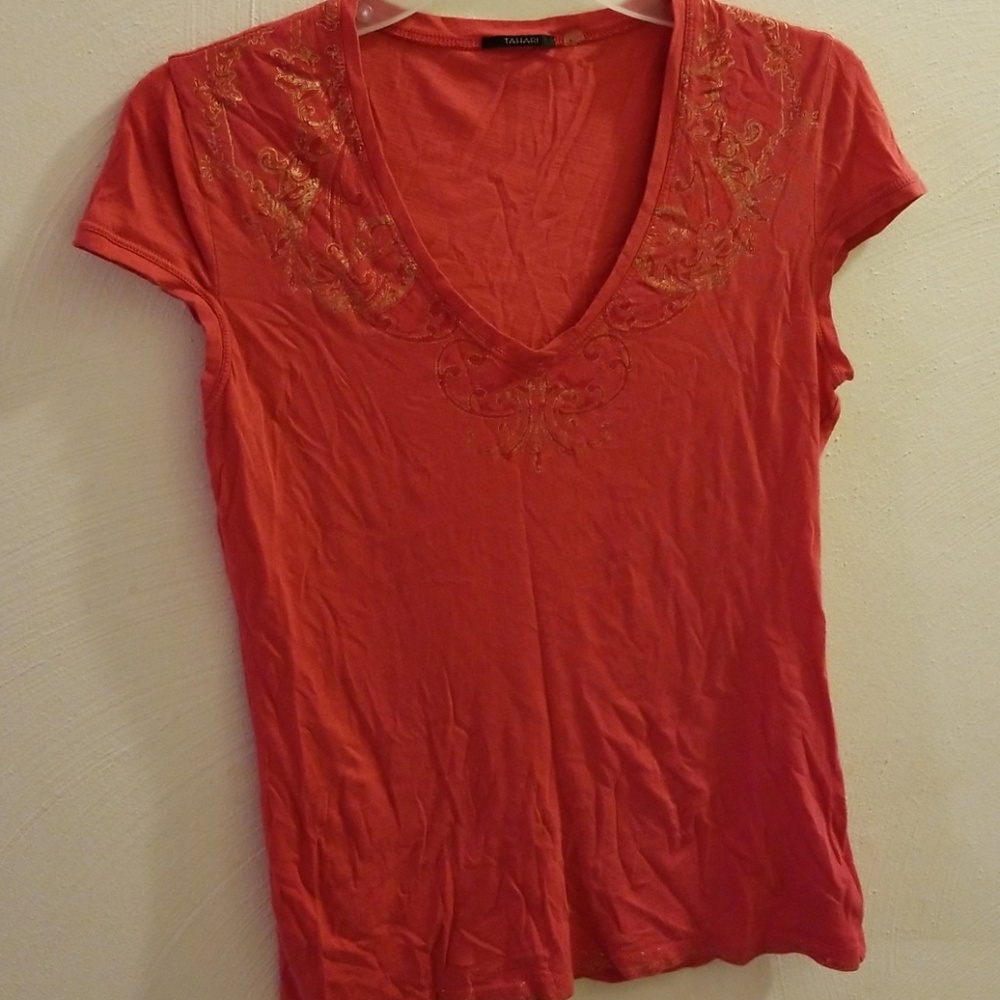 Tahari tshirt